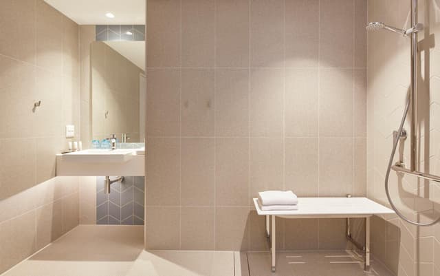 Standard Queen Room - Free Breakfast · photo 6