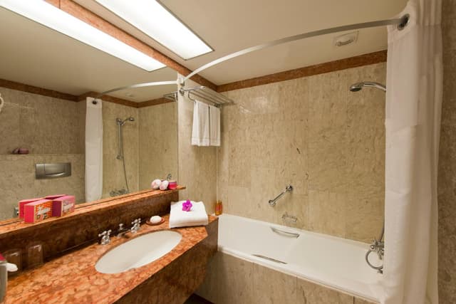 Standard King Room - Non-Smoking  · photo 2