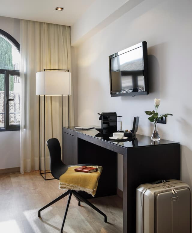 Standard Double or Twin Room (1-2 Adults) · photo 2
