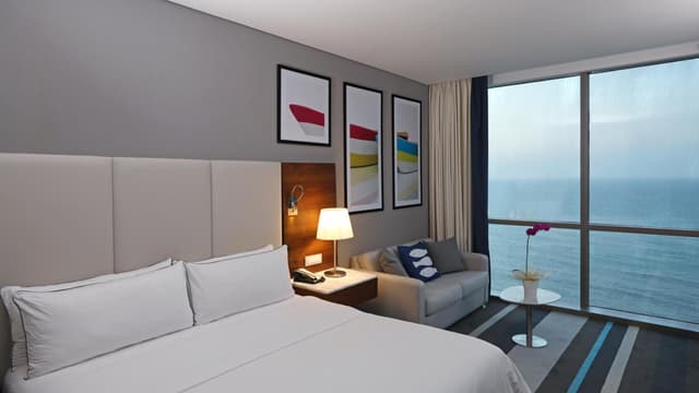 Classic King Smart Room with Ocean View · photo 6