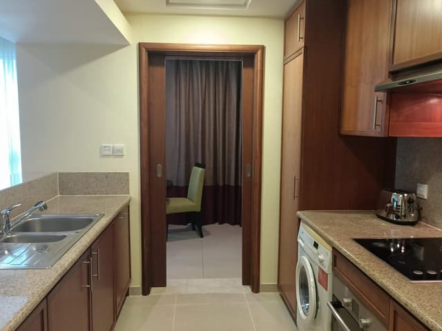 Habitación Premium con Balcón King de 1 Dormitorio, Vista al Centro, Fumador, Transferencia Gratuita a Kite Beach, Dubai Mall y Estación de Metro · foto 6
