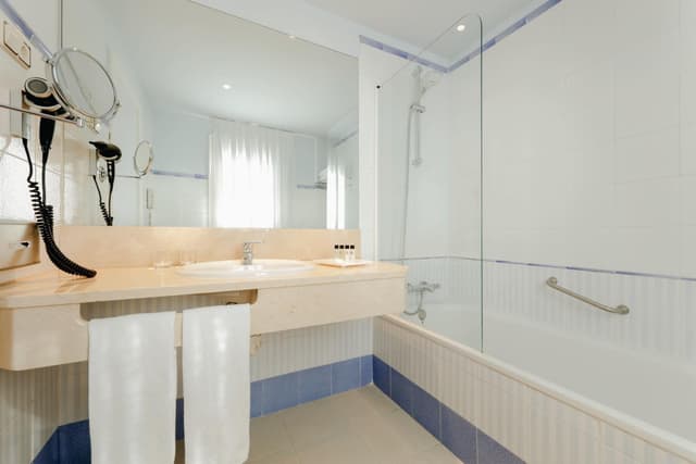 Double or Twin Room · photo 4