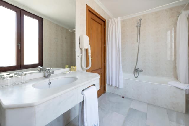 Double or Twin Room · photo 2