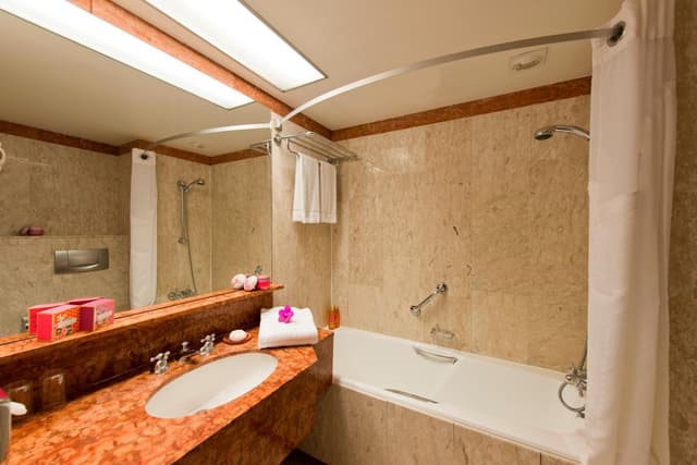 Standard Twin Room - High Floor · photo 3