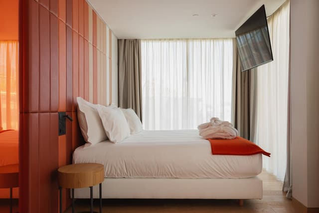 Deluxe Double Room Single Use with City View · photo 6