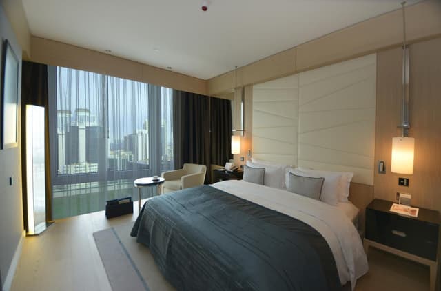 Deluxe Room King Bed with City view - Accessible Room · photo 1