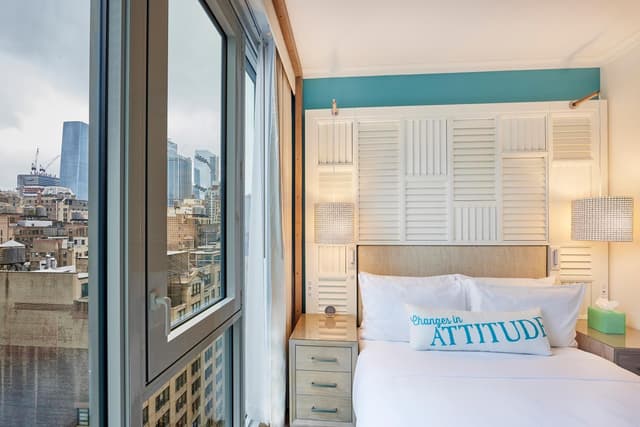 Premium Room One Queen Bed · photo 1