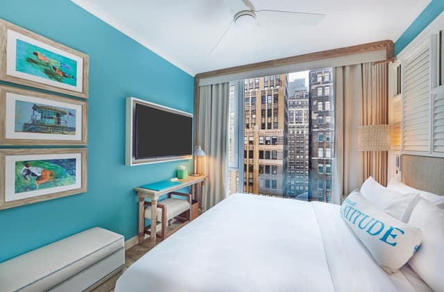 Premium One King Bed · photo 1