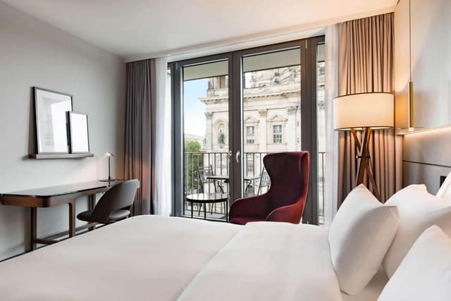 Colección Premium con Balcón y Vista a la Catedral · foto 1