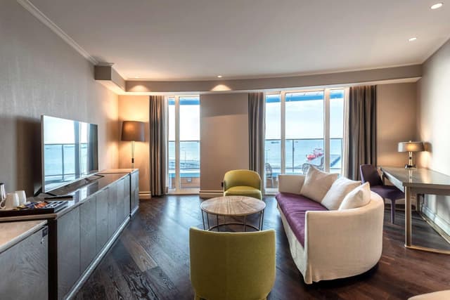 Suite with Balcony and Sea View · photo 8
