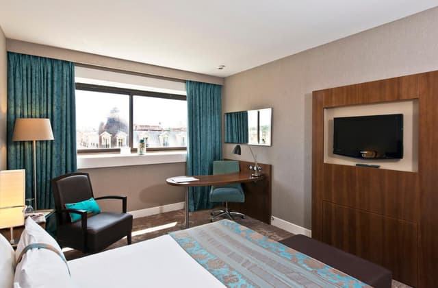 Standard King Room - Non-Smoking  · photo 5