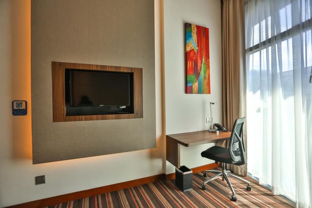 Standard Queen Room with Free Breakfast - Top Floor/Accessible · photo 2