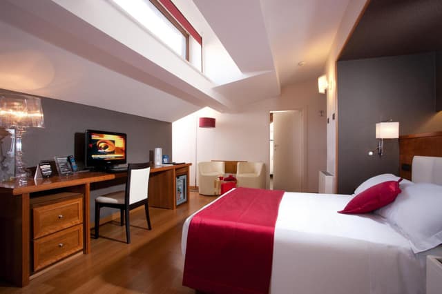 Classic Double or Twin Room · photo 4
