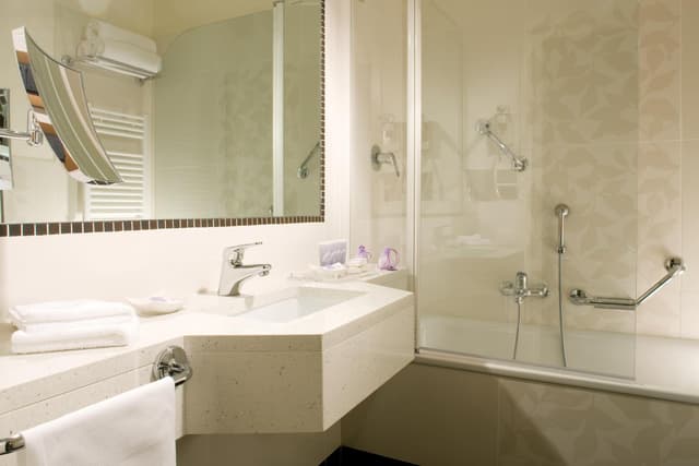 Classic Double or Twin Room · photo 6