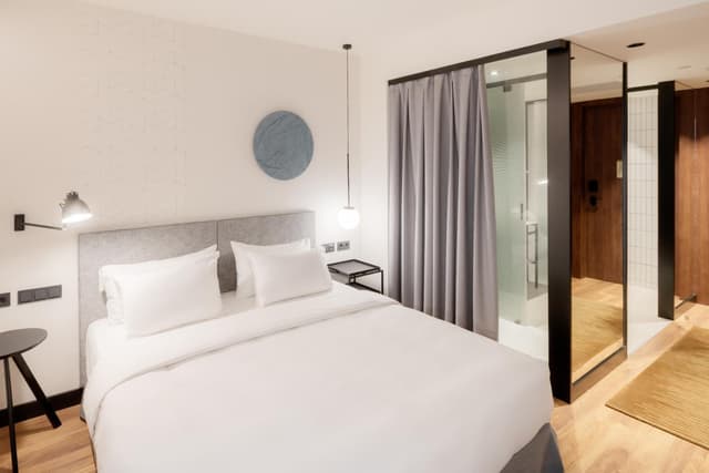Standard Room - Interior Facing · photo 3