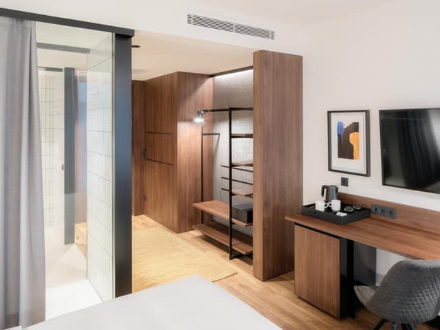 Standard Room - Interior Facing · photo 6