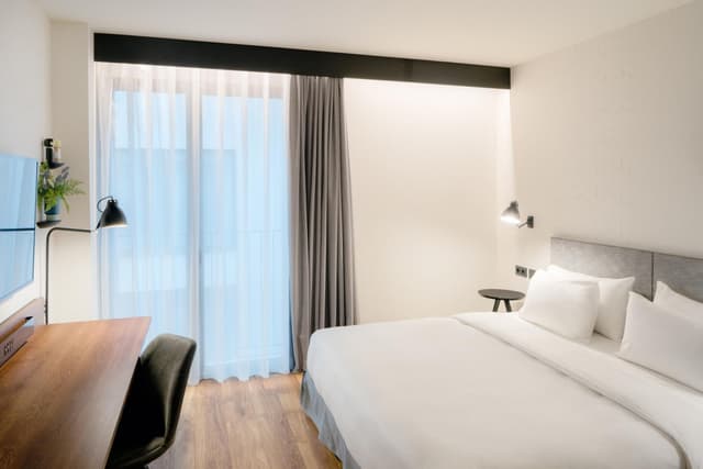 Standard Room - Interior Facing · photo 7