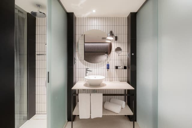 Standard Room - Interior Facing · photo 8