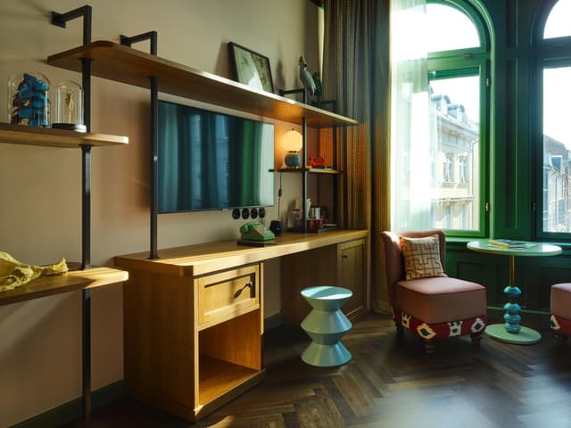 Large Room · photo 2