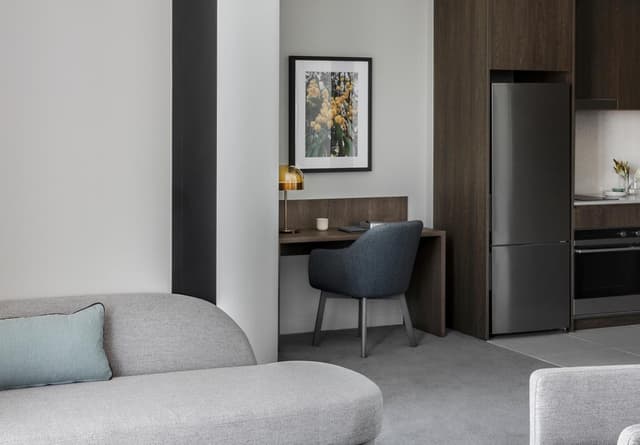 Deluxe One-Bedroom Apartment · photo 2