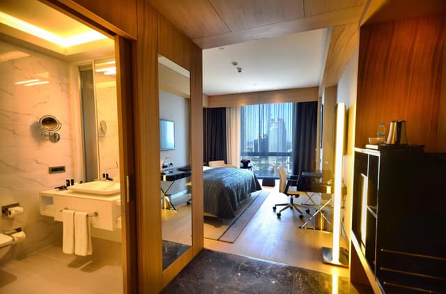 Deluxe Room King Bed with City view · photo 1