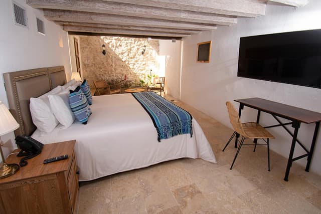 King Bed-Premium Room-Non Smoking · photo 5