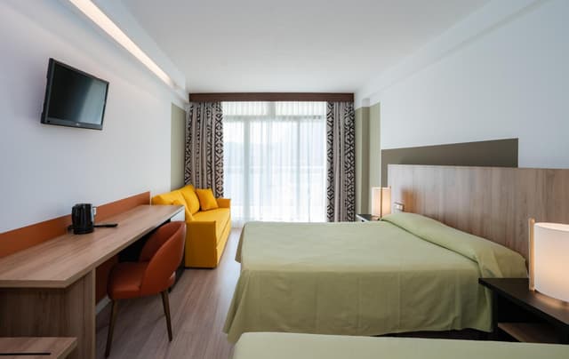 Family Room (3 Adults + 2 Children) · foto 2
