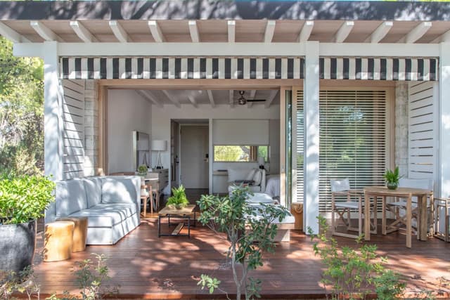 Bungalow with King Bed and Garden View · photo 5