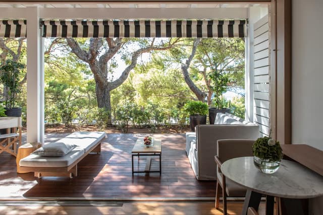 Bungalow with King Bed and Garden View · photo 7