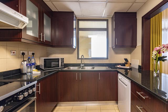 One Bedroom Apartment - Sea View - 25% off on F&B, Just Steps from JBR Beach · photo 1