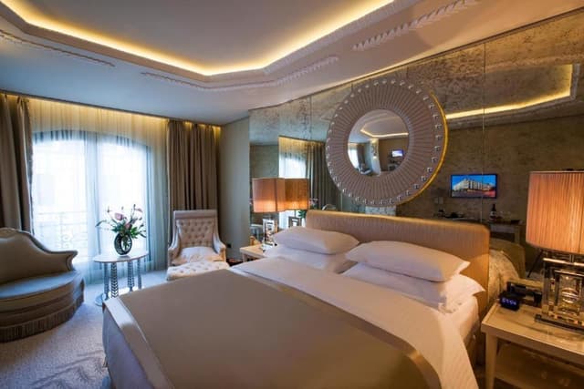 Deluxe King Room with City View · photo 6