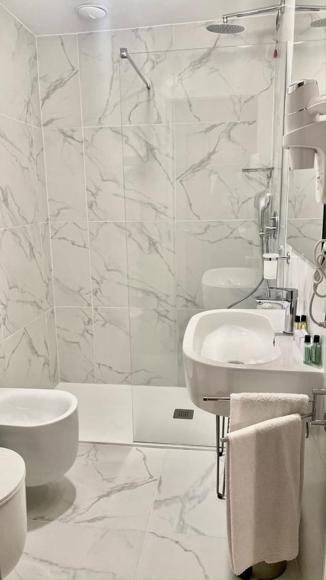 Double or Twin Room · photo 6
