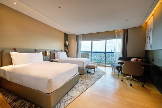 Executive, 2 Doubles, L65 Lounge Access, High Floor, Balcony, City View · photo 2