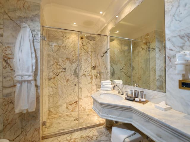 Standard Double or Twin Room · photo 7