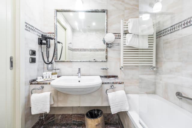 Double or Twin Room · photo 6