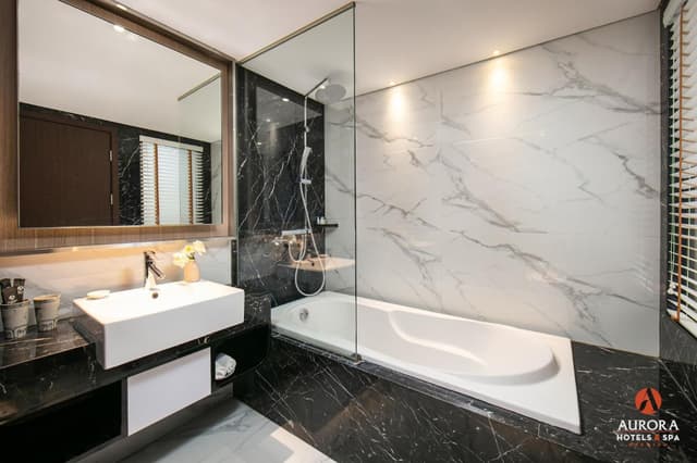 Suite Balcony with City View · photo 4