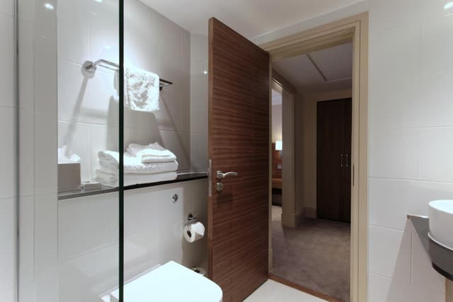 Deluxe King Room · photo 8