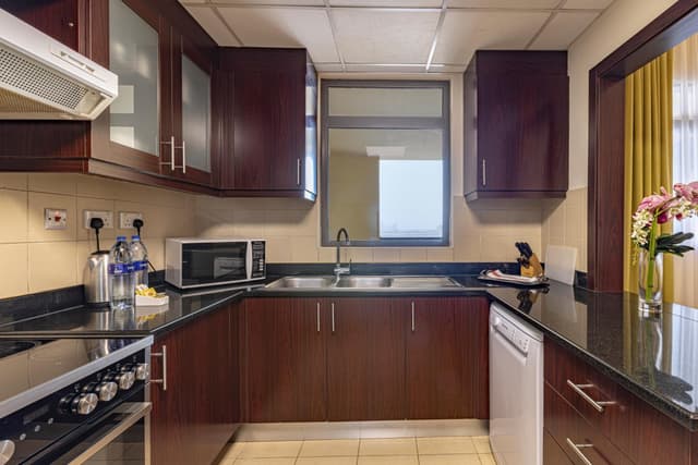 One Bedroom Apartment - Marina View - 25% off on F&B, Just Steps from JBR Beach · photo 4
