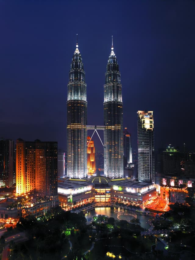 Deluxe Twin Towers View Room (Newly Refurbished) · photo 2