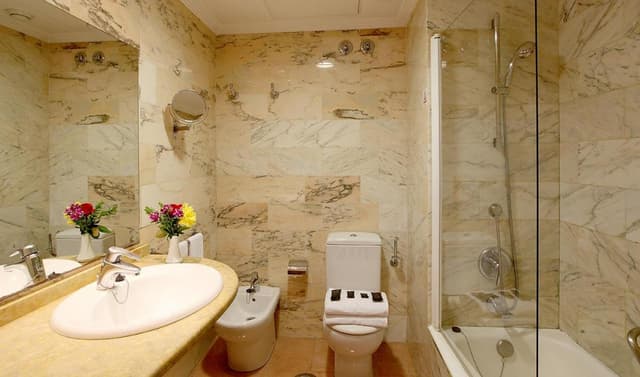 Double or Twin Room (2 Adults) · photo 7