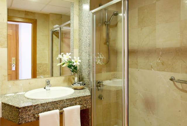Double or Twin Room with Sea View (2 Adults) · photo 3