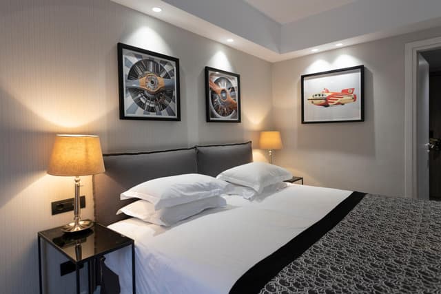 Classic Double or Twin Room · photo 6