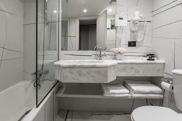 Classic Double or Twin Room · photo 4