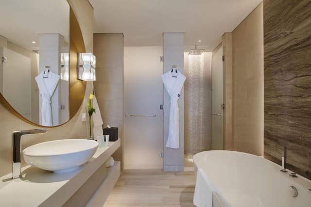 City View Room - King Bed · photo 1