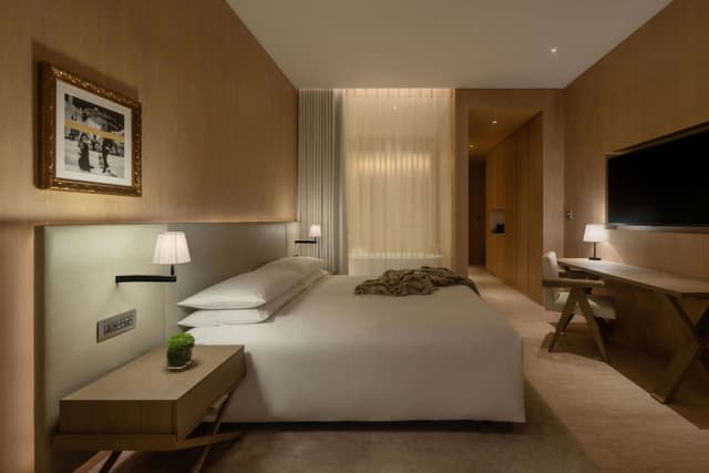 Guest King Room With Balcony · photo 1