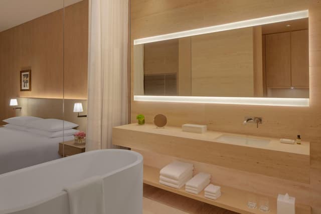 Guest Room With Two Queen Beds And Balcony · photo 5