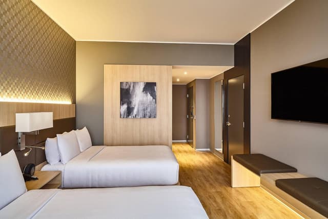 City Deluxe, Deluxe Guest Room, 2 Double, City view · photo 6