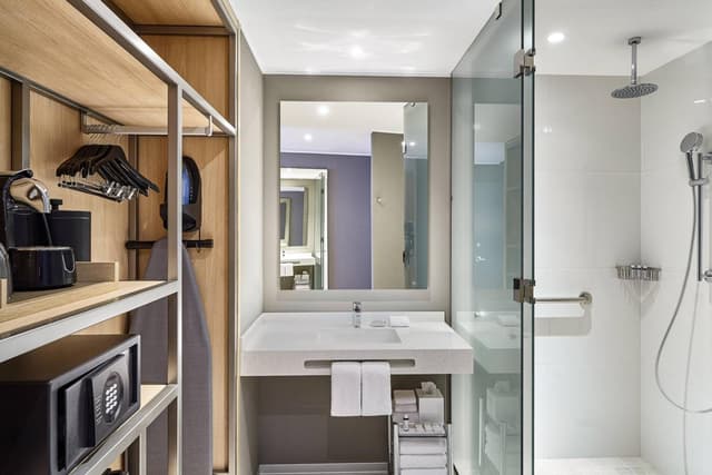 City Deluxe, Deluxe Guest Room, 2 Double, City view · photo 5