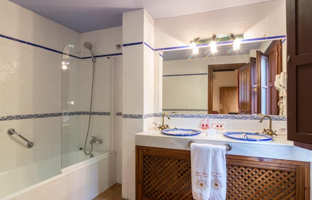 Double or Twin Room · photo 2