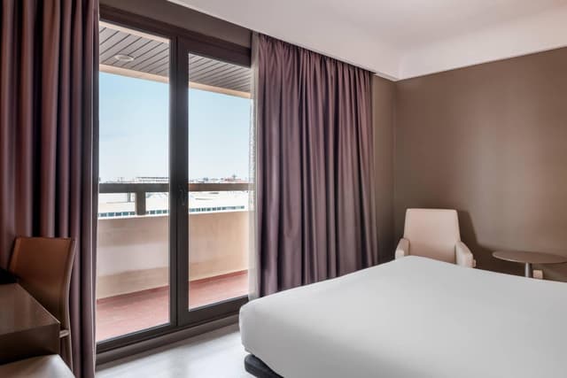 Standard View Balcony, Guest room, 1 Queen · photo 1
